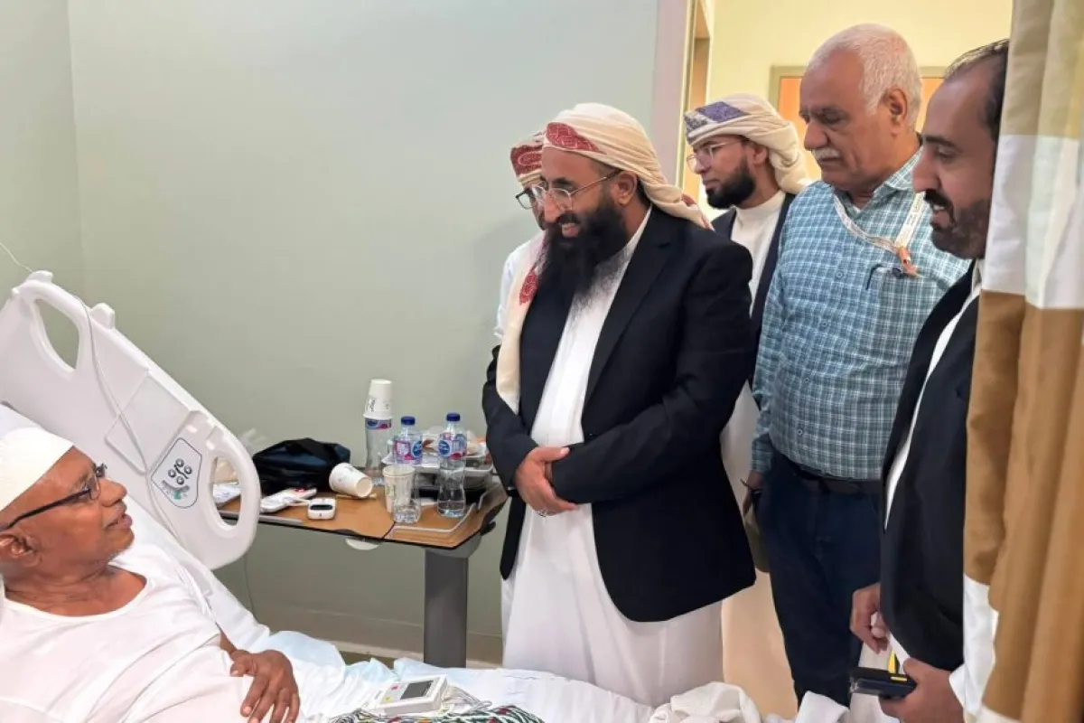 وزير الأوقاف والإرشاد يتفقد الحالات المرضية من حجاج بلادنا بمكة المكرمة ويشيد بالرعاية الصحية المقدمة لهم