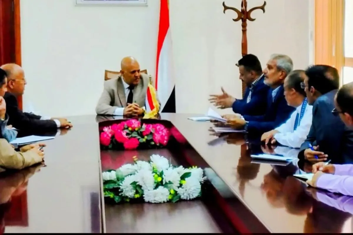 اجتماع برئاسة المحافظ شمسان يقر تشكيل لجنة لوضع ضوابط لتنظيم الأسواق بتعز