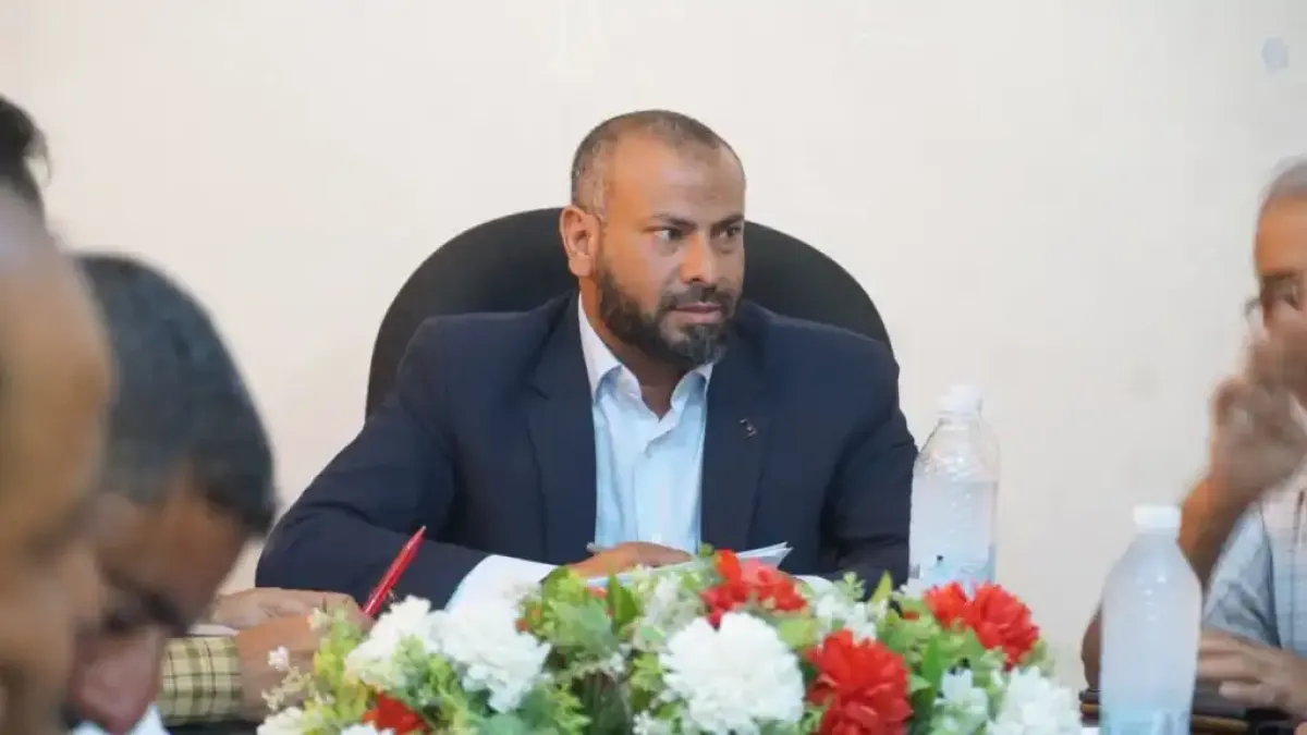 محافظ الضالع يشدد على تحسين الأداء الإداري للمكاتب التنفيذية