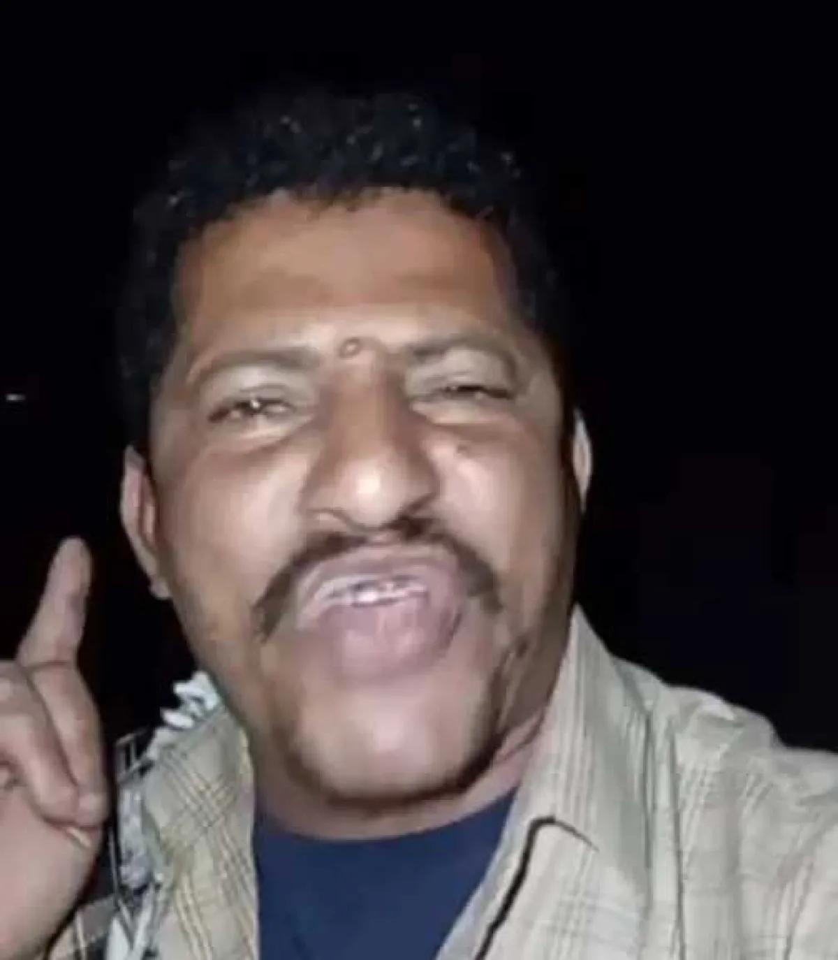 فيديو صادم.. قيادي بالانتقالي يعتدي على مدني وينتحل صفة ضابط تحريات