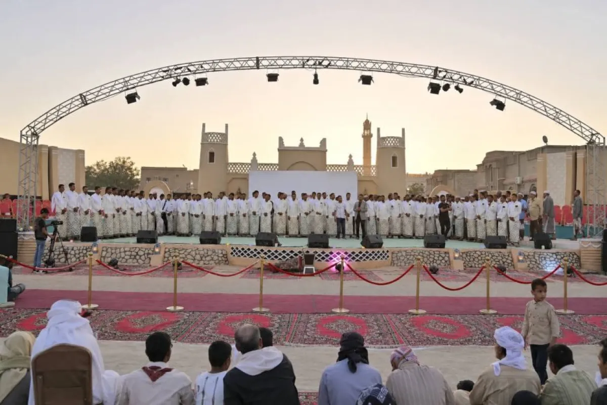 144 عريساً وعروساً يحتفلون بإكمال نصف دينهم ضمن مهرجان التيسير الـ18 في تريم حضرموت