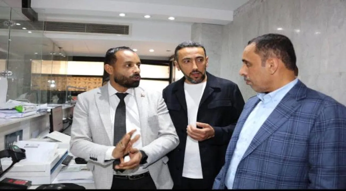  اللواء النسي يطّلع على سير العمل بمركز الجوازات في السفارة اليمنية بالقاهرة ويوجه بتسهيل إجراءات المواطنين
