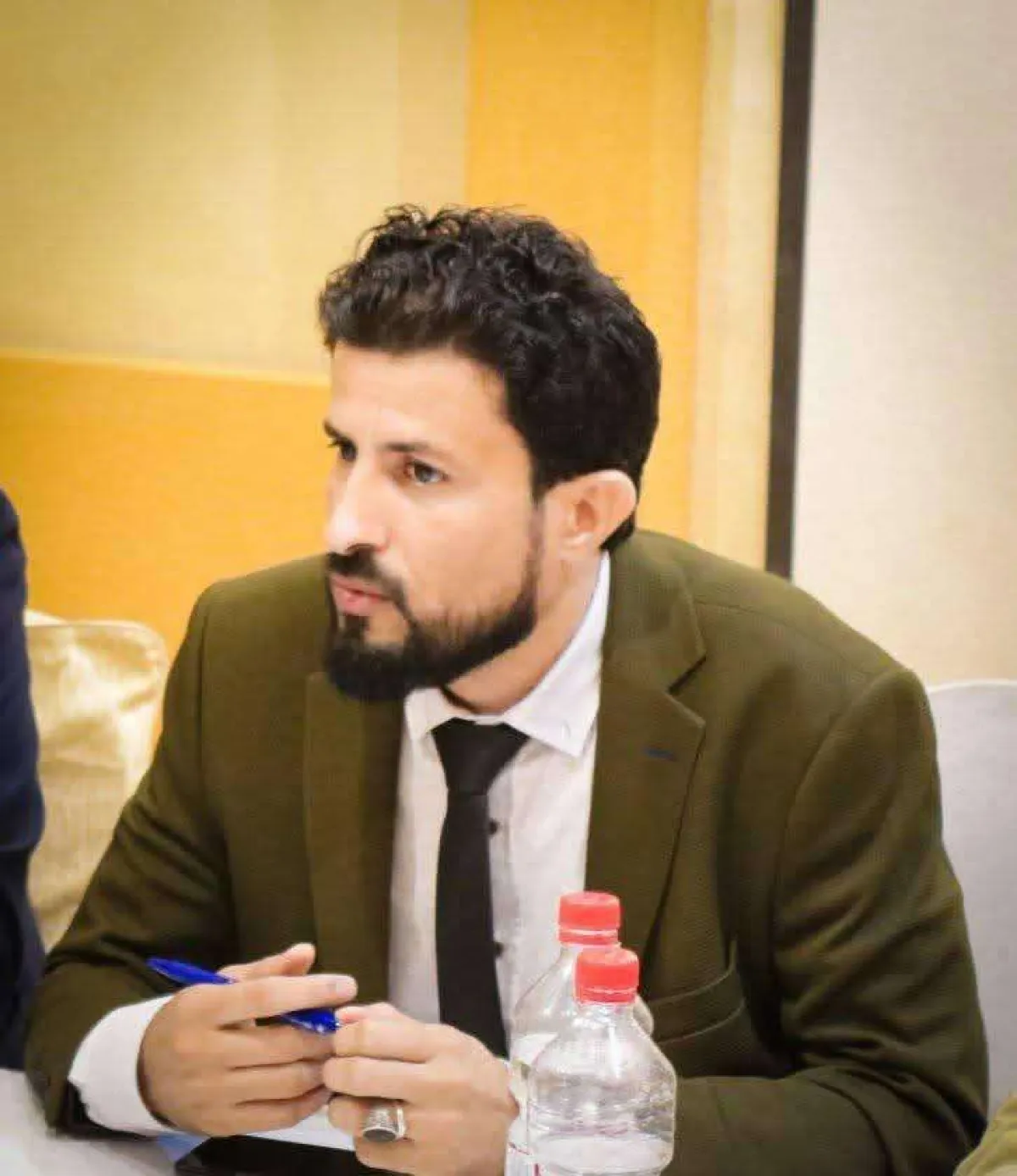 قرار وزاري بتعيين علي محروق عضواً في مجلس إدارة الخطوط الجوية اليمنية
