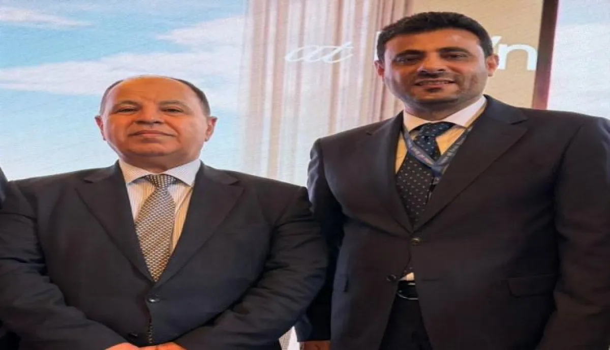 رئيس كاك بنك يلتقي المدير التنفيذي لصندوق النقد الدولي بباريس ويبحث معه تطوير القطاع المصرفي اليمني