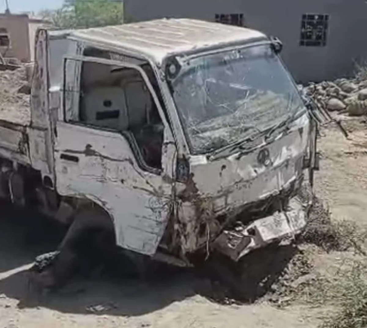 نجاة سائق شاحنة من الموت إثر انفجار لغم حوثي في موزع