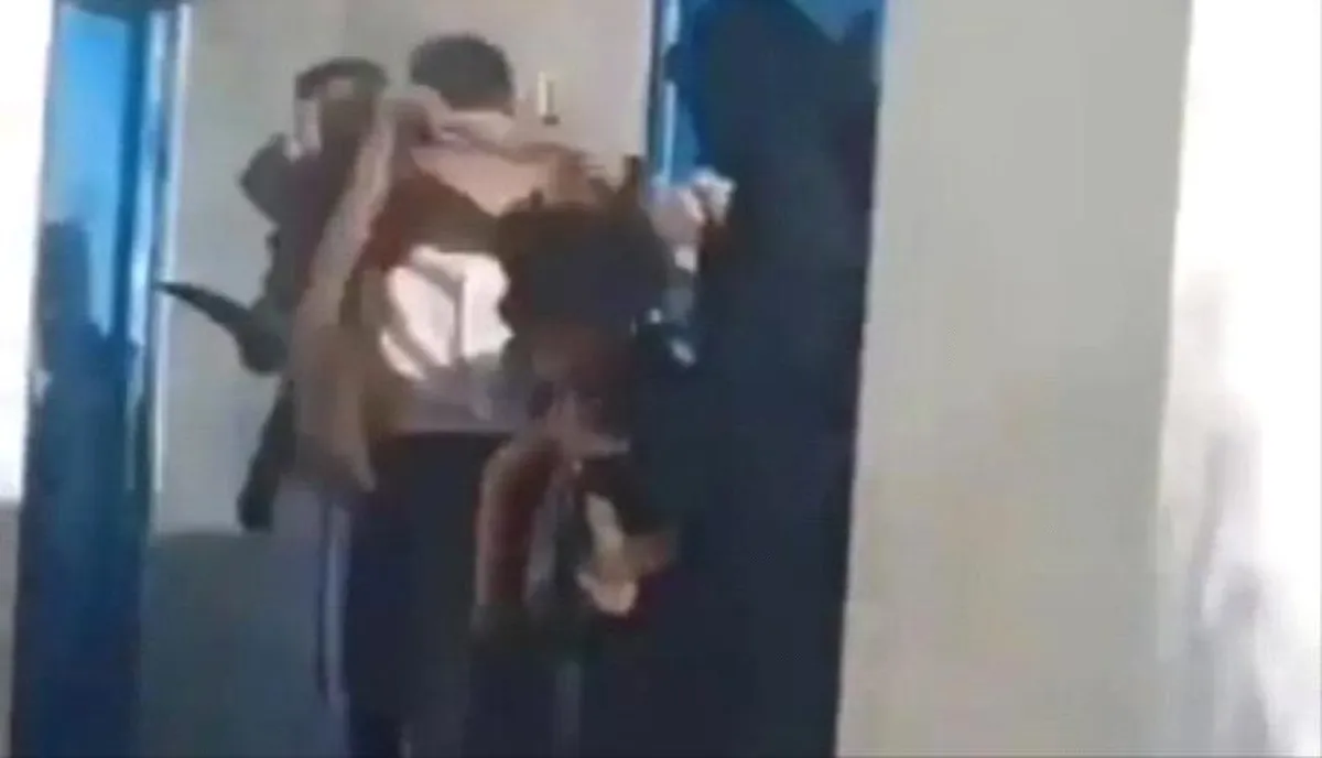 طفل يفقد يده إثر هجوم لبوة في حديقة صنعاء وسط انتقادات لضعف إجراءات السلامة