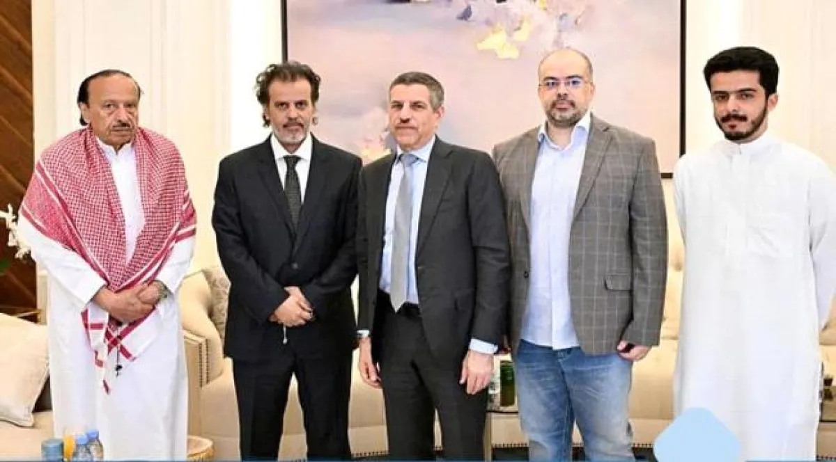 الظهور الأول لنجل "هادي" الأصغر.. من هو "ياسر" الذي خطف الأنظار بجانب عمه؟ 