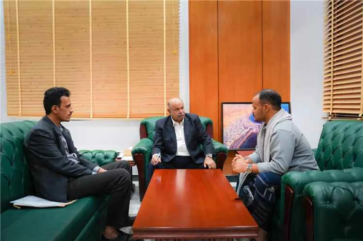 محافظ حضرموت يناقش احتياجات القطاع الطبي للمستشفى العسكري ومعسكرات المنطقة العسكرية الثانية