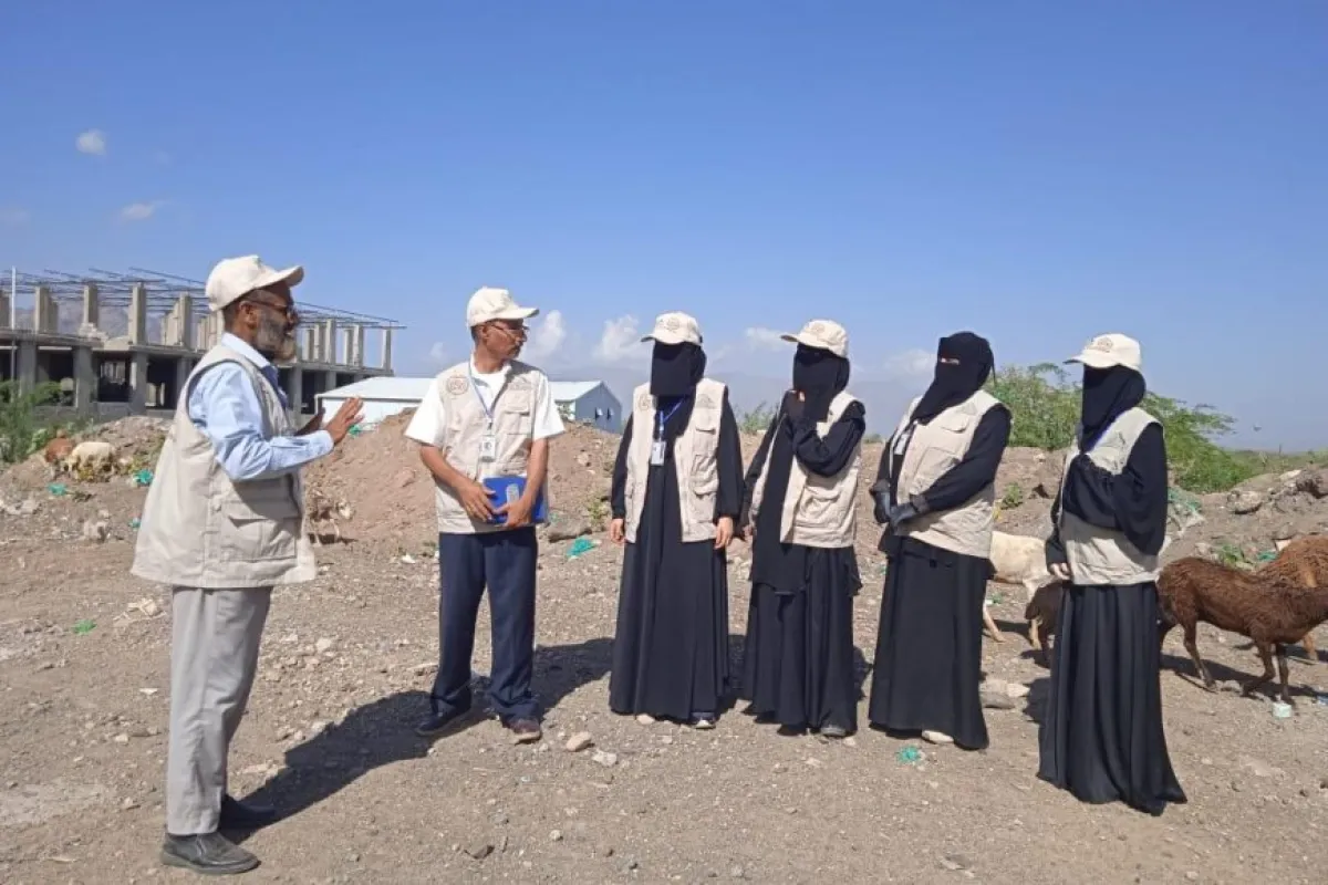 باحثات الإحصاء يطرقن أبواب الأسر في مخيم غول محيسن بالضالع ضمن  الجولة الثانية من مسح ميزانية الأسرة 2026