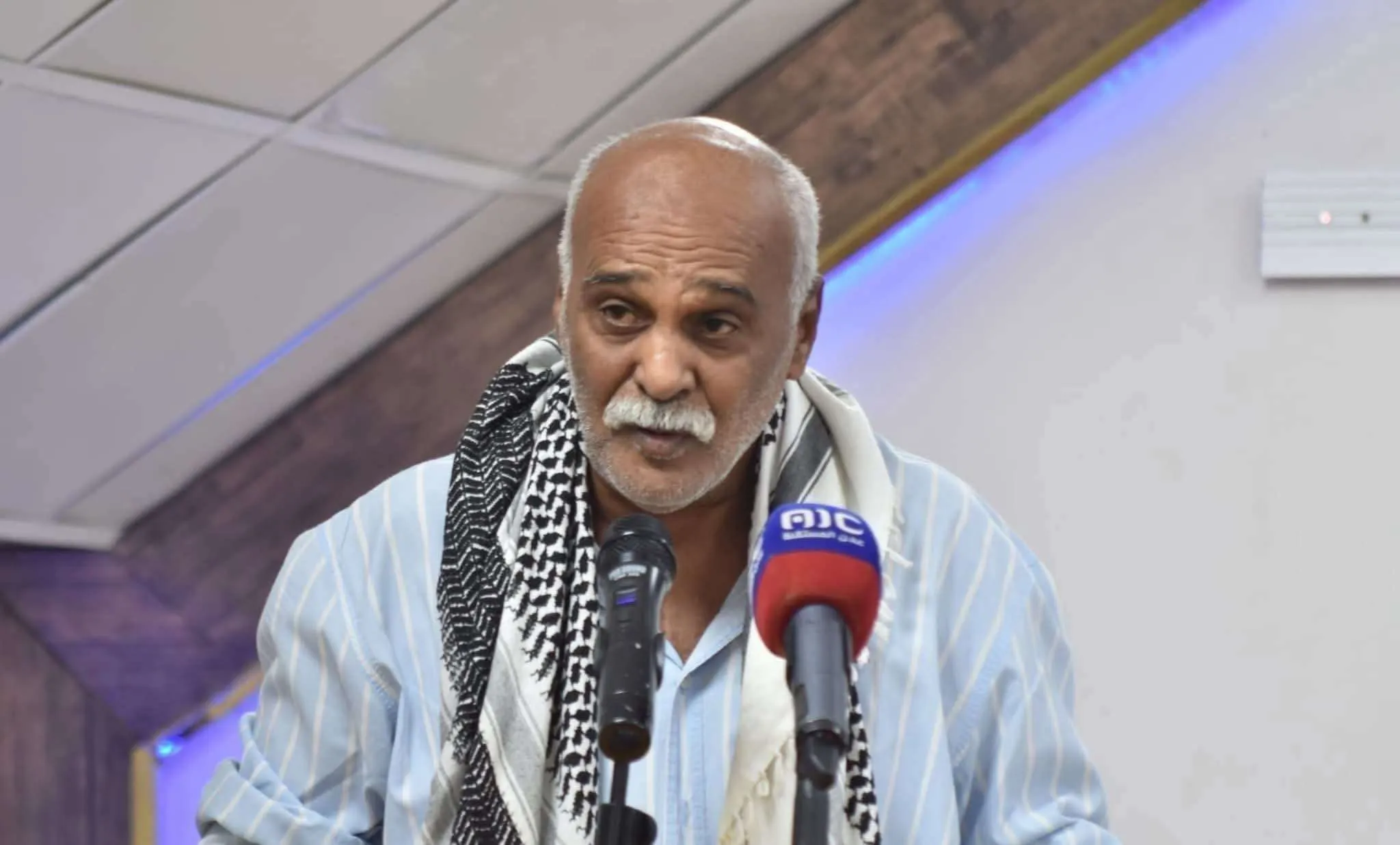 وفاة الكاتب والشخصية الاجتماعية زياد العكبري (أبو طارق) في المكلا