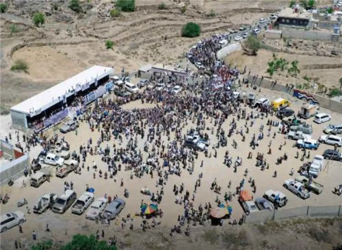 لقطات جوية تظهر إقبال محدود لمهرجان الهجر التراثي في لبعوس يافع 