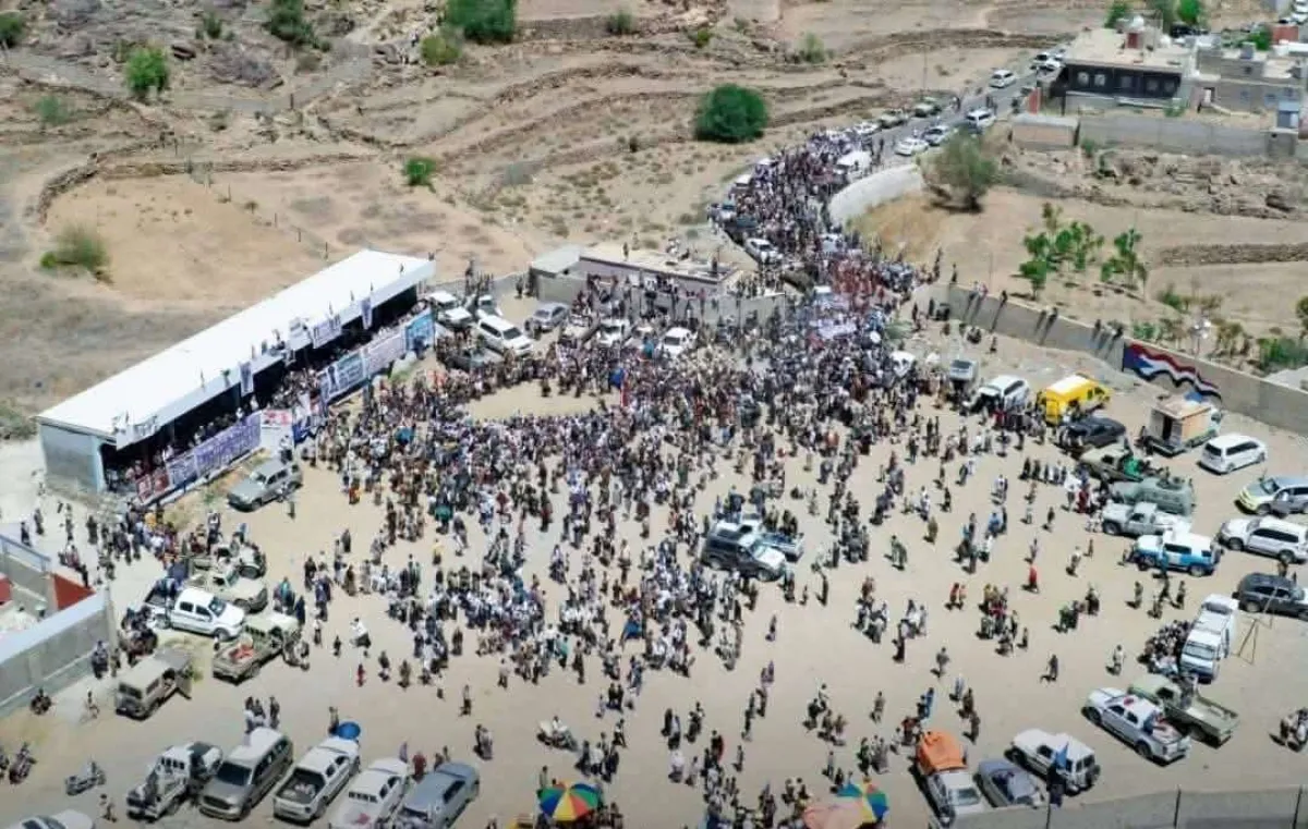 انسحابات مفاجئة وصورة جوية تثير التساؤلات.. ماذا يحدث في مهرجان الهجر بيافع؟