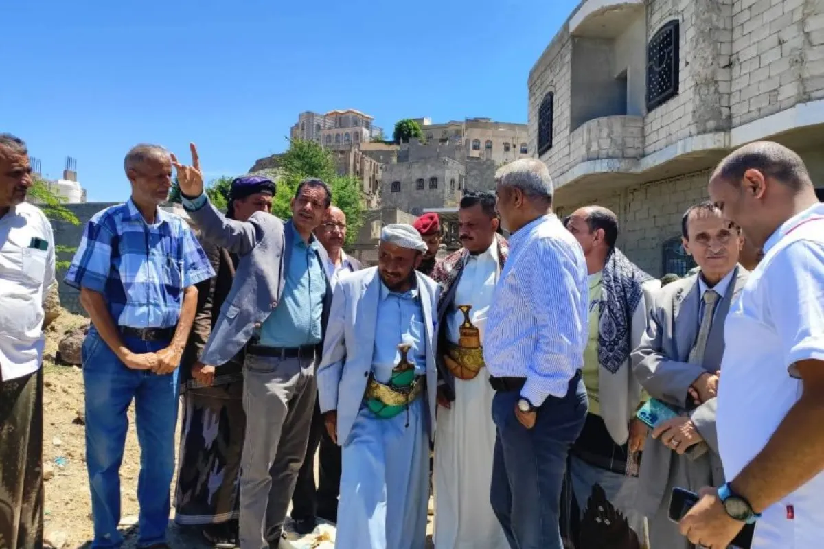 وكيل محافظة تعز يتفقد مشروع الصرف الصحي في وادي التبدد ويوجه بحماية أراضي الدولة