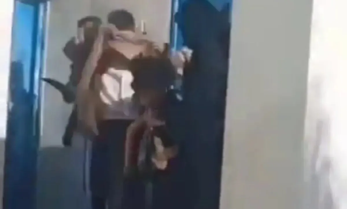 إهمال حوثي .. طفل يفقد يده داخل حديقة حيوان صنعاء وسط غياب أبسط معايير السلامة