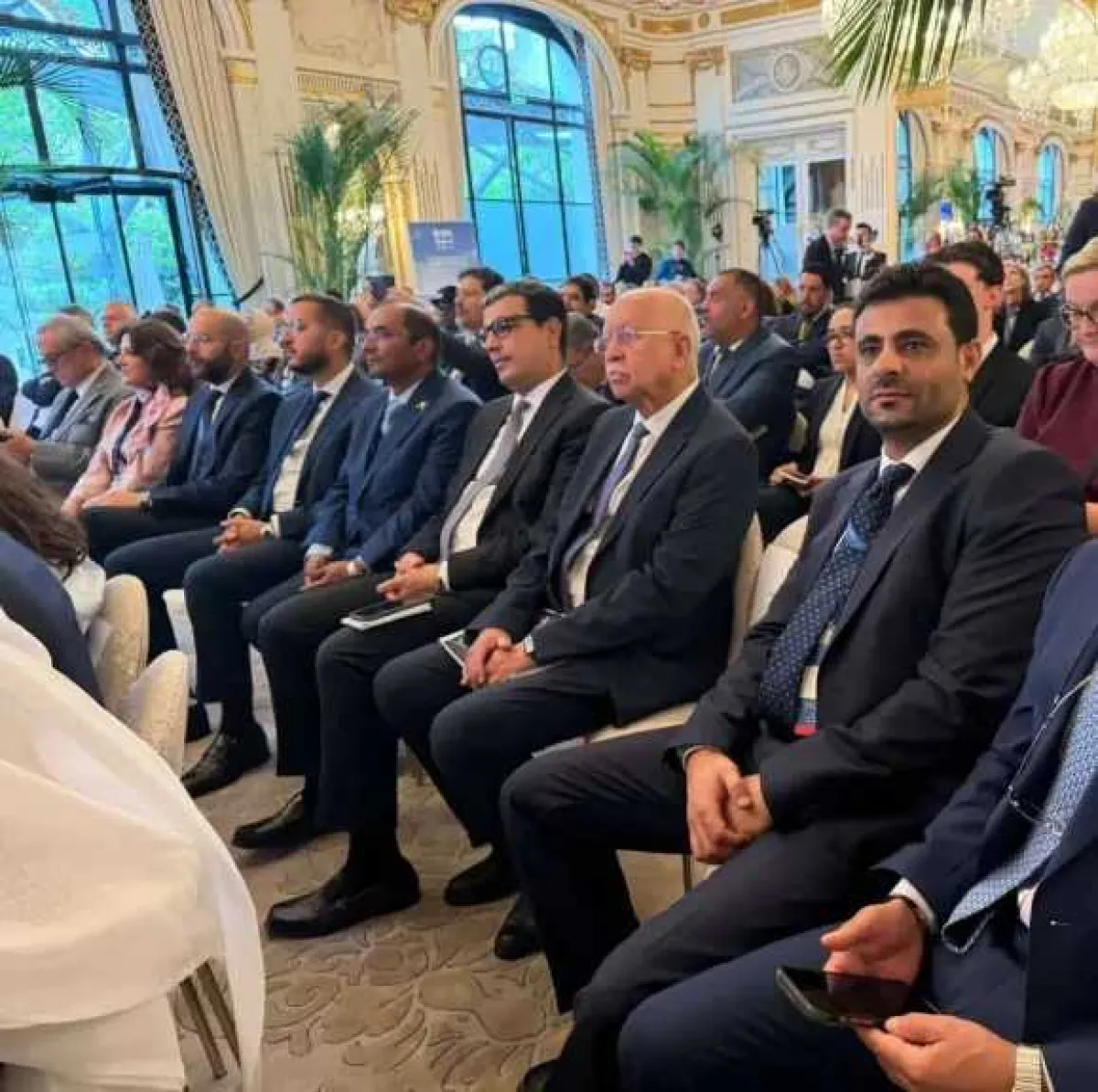 ”بنك يمني ضمن نخبة المؤسسات المالية العالمية في قمة ماكرون”
