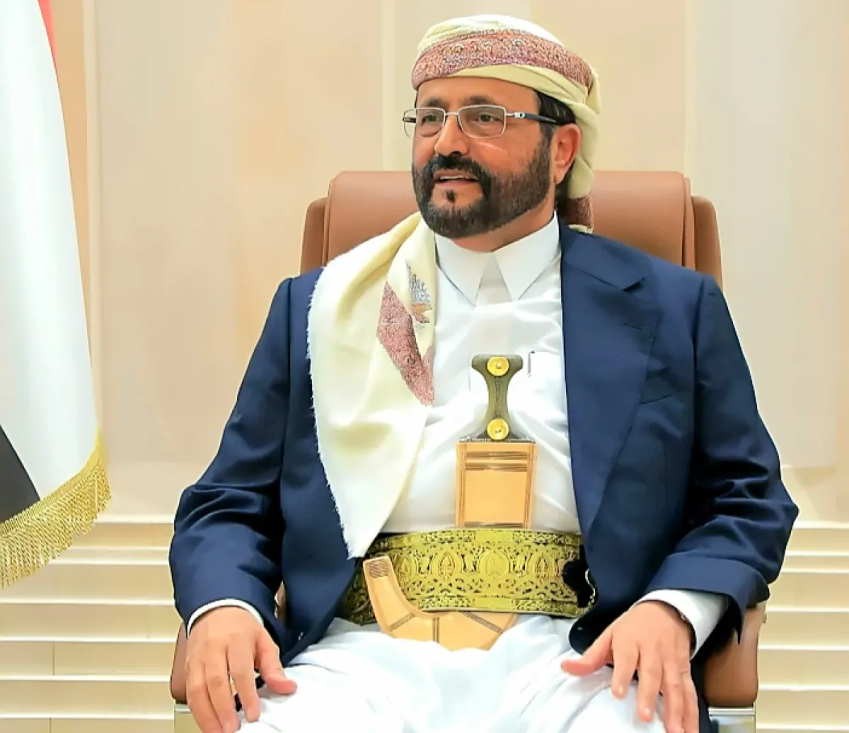 سلطان العرادة يعود إلى مأرب عقب مشاركته في مراسم تشييع الرئيس هادي في الرياض