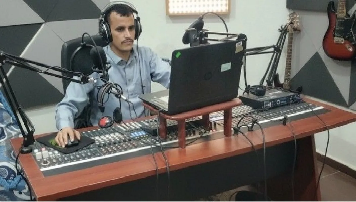 عمران.. مسلحون حوثيون يعتدون على المنشد الشعبي يحيى صعصعة وينهبون معداته ومقتنياته