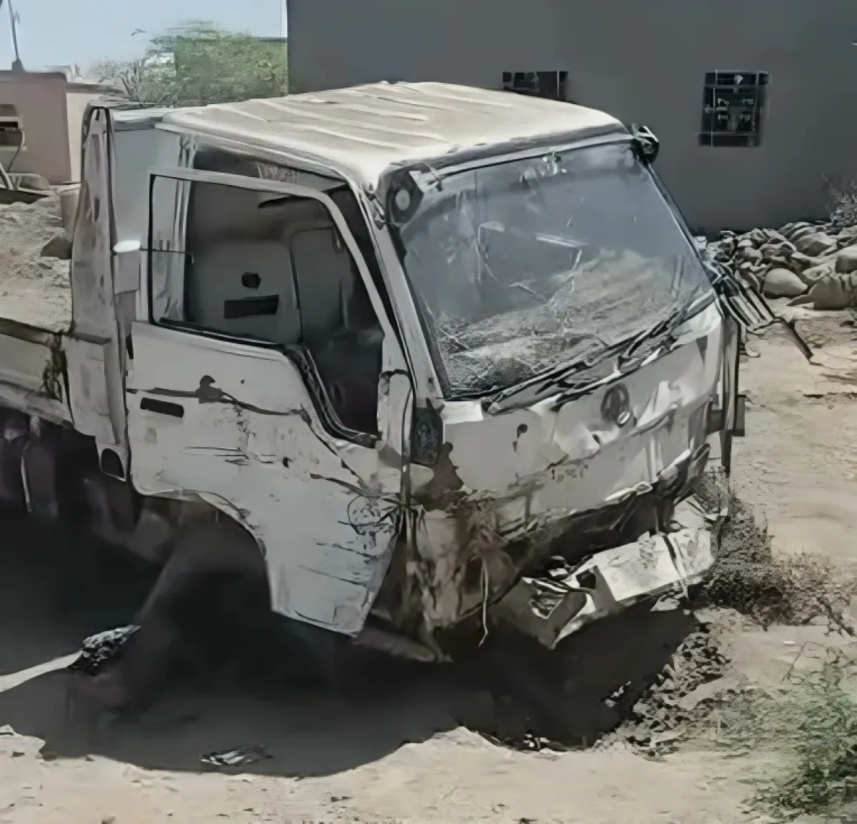 لغم حوثي يفجر شاحنة نقل ونجاة سائقها بالريف الغربي لتعز