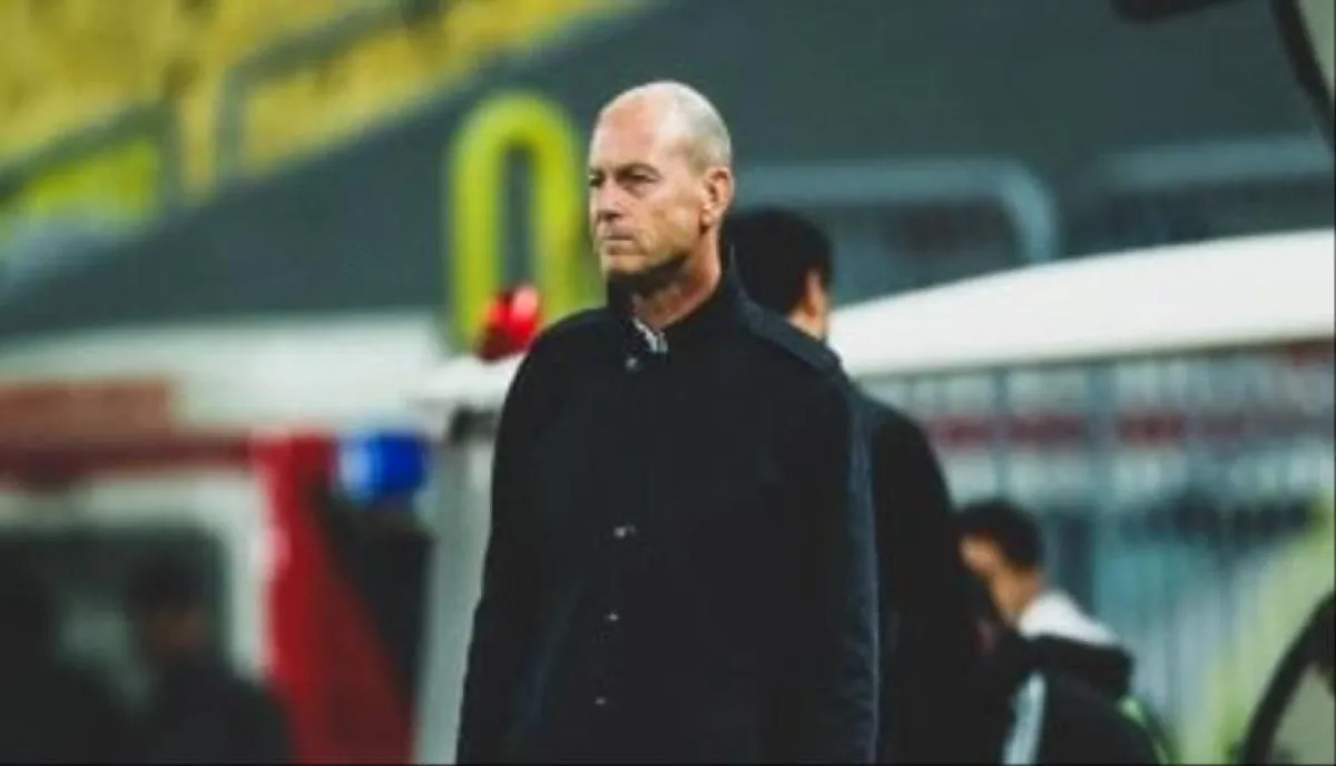 الأهلي ينهي ارتباطه بتوروب بالتراضي.. والمدرب الدنماركي يغادر إلى بلاده