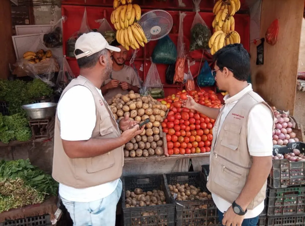 الصناعة تضبط معامل مياه ومخالفات تموينية في الأفران ومحال تجارية بمديريات عدن