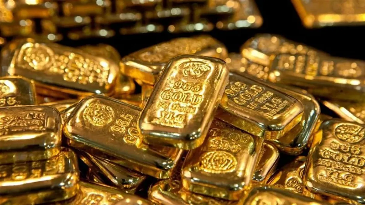 الذهب يتراجع عالميًا ويتجه لتسجيل خسارة أسبوعية وسط ترقب الأسواق