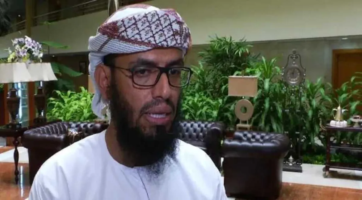 هاني بن بريك ينصّب نفسه سلطانا على يافع بعد تطاول النقيب على السعودية وهكذا جاءه الرد اللاذع