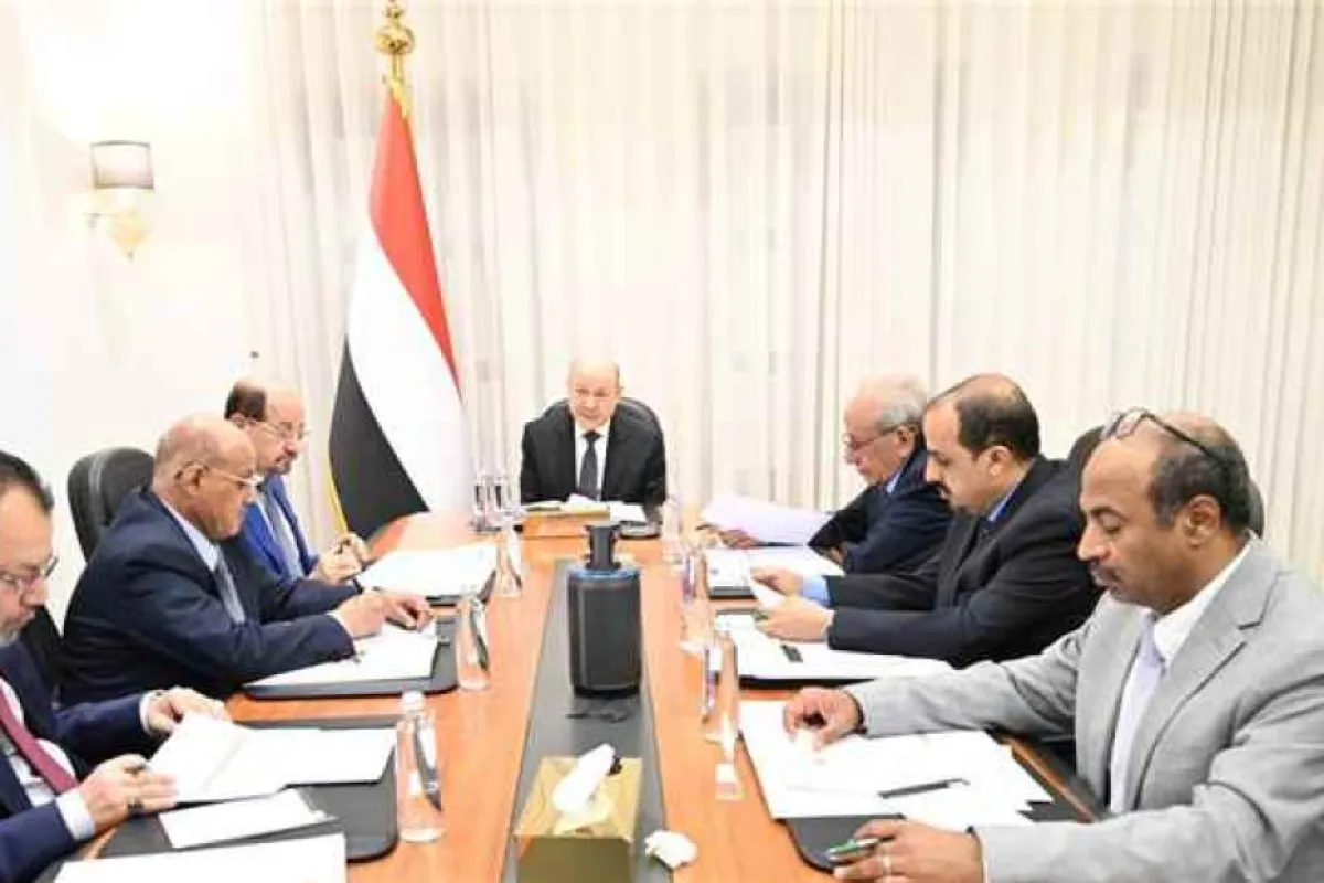 الرئيس العليمي يرأس اجتماعا حكوميا مصغرا لدعم جهود التعافي وانتظام الرواتب وامدادات الخدمات