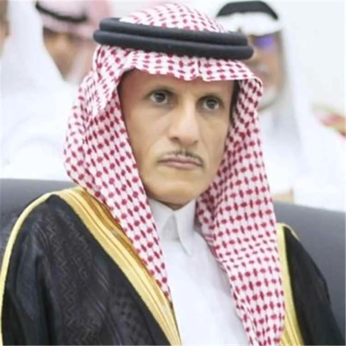 أحمد الفيفي يطرح تساؤلًا بشأن المسيئين للسعودية العاملين داخل أراضيها