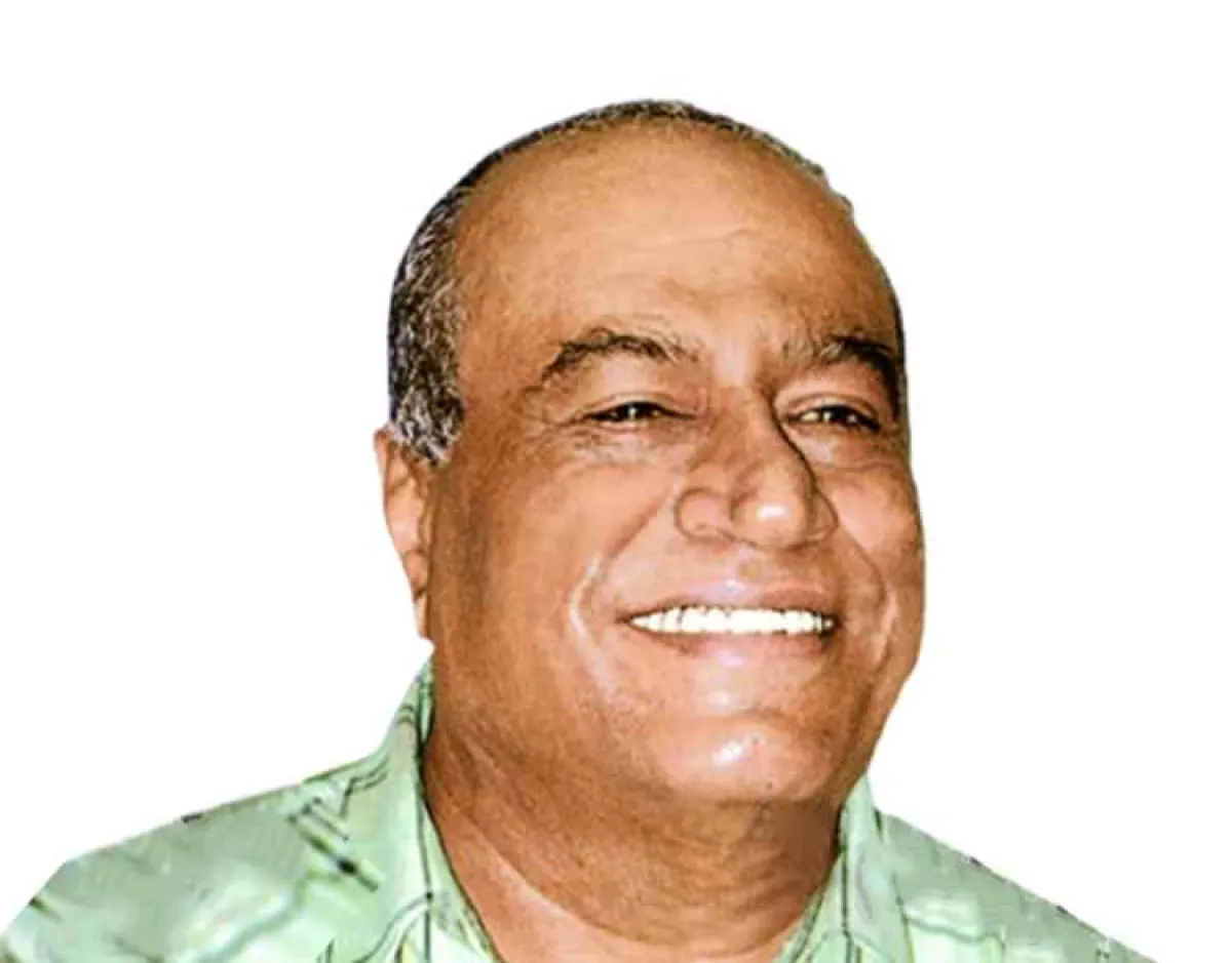 وفاة الأديب والصحفي سعيد عولقي بعد مسيرة حافلة بالعطاء الثقافي والمسرحي
