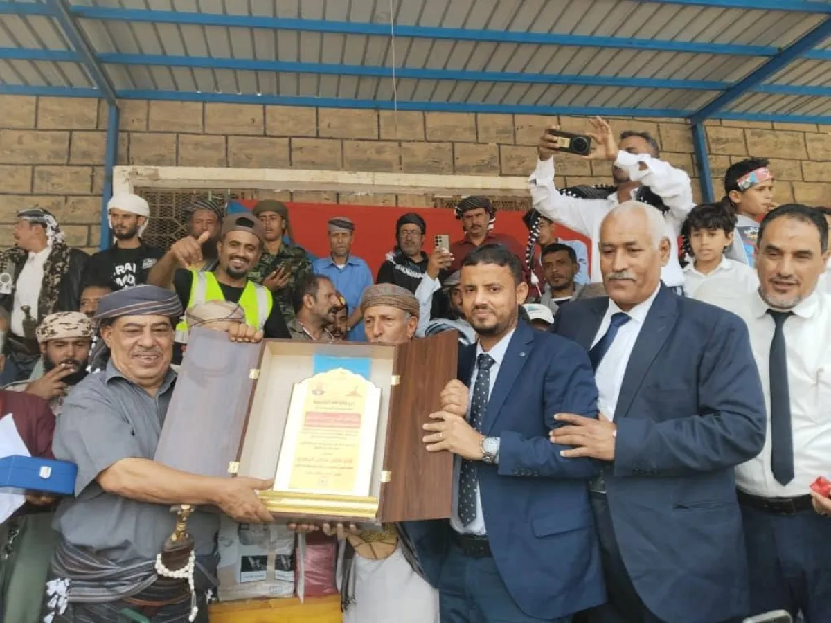 تكريم مستحق لمدارس “سماء عدن والنبراس” ورئيسها الأستاذ فائز اليهري بجائزة العُر للإبداع وخدمة المجتمع
