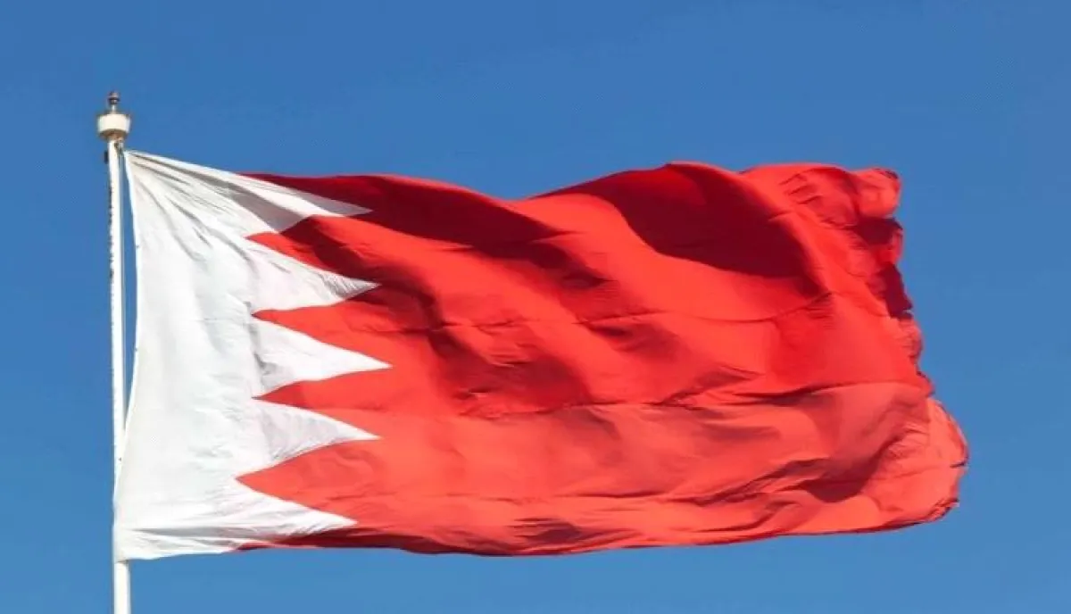 قوة دفاع البحرين تعلن اعتراض وتدمير 3 صواريخ وعدد من الطائرات المسيرة الإيرانية
