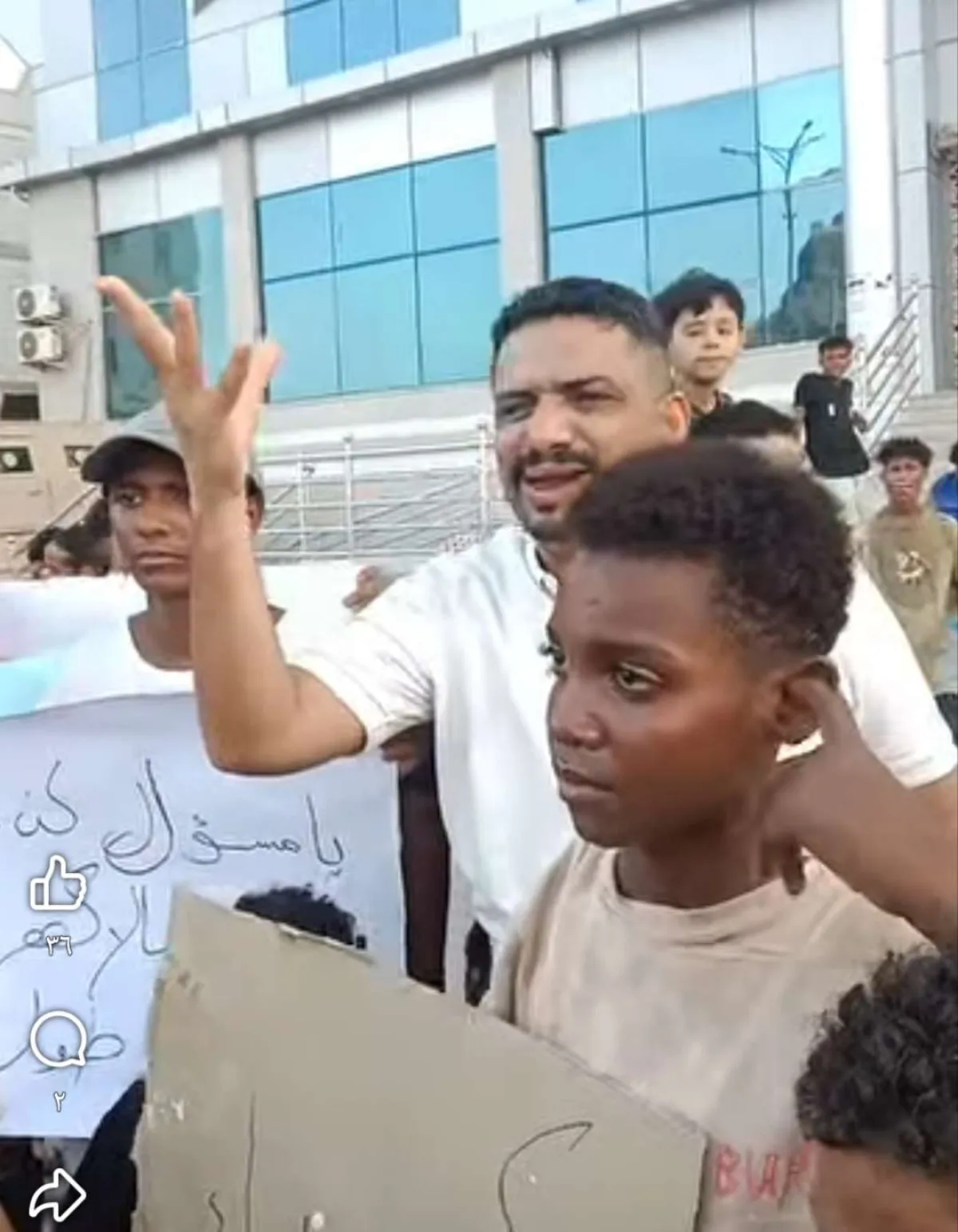 وقفة احتجاجية لأبناء شعب العيدروس أمام معاشيق وهذه مطالبهم