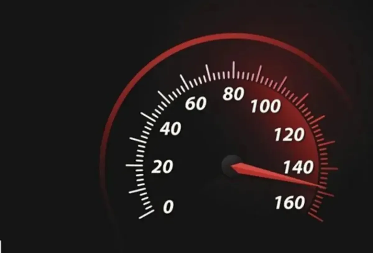 إبعاد فوري للوافدين عند تجاوز السرعة 150 كم/ساعة في دولة خليجية