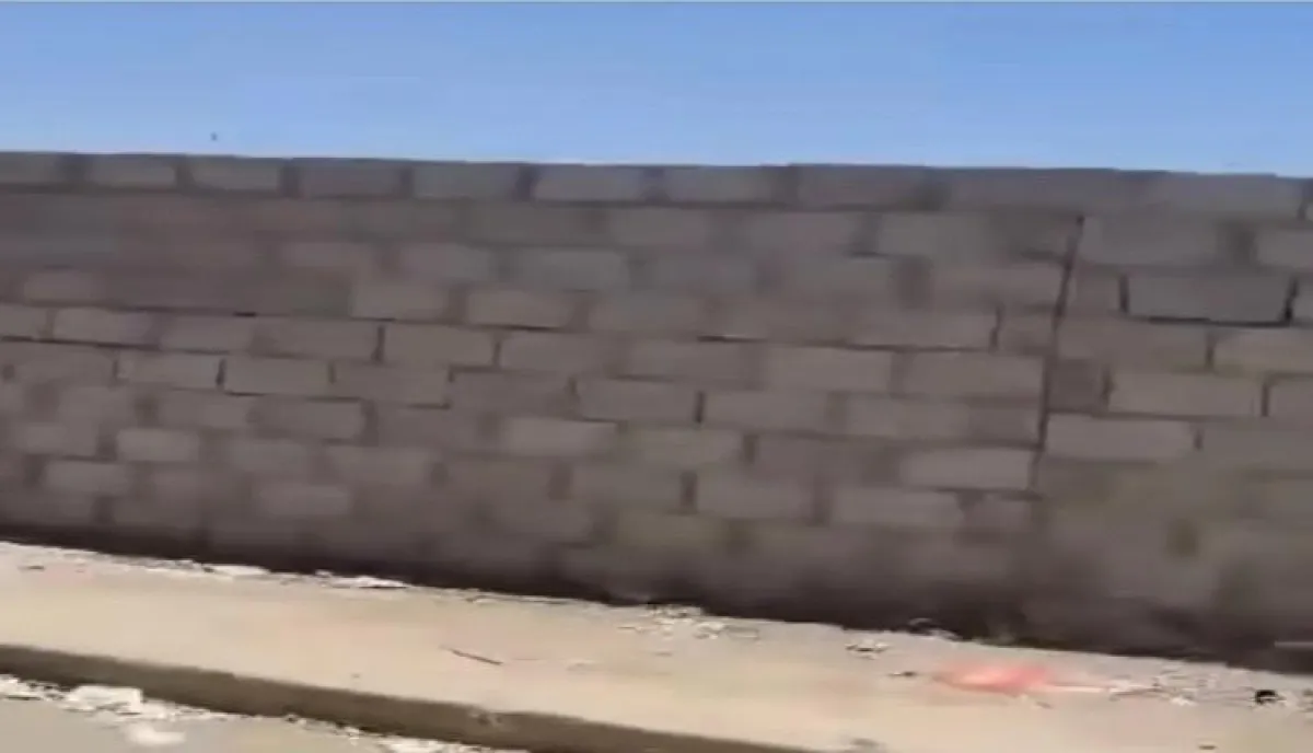 قيادي حوثي ينهب ارضية تابعة لكلية الشرطة بصنعاء
