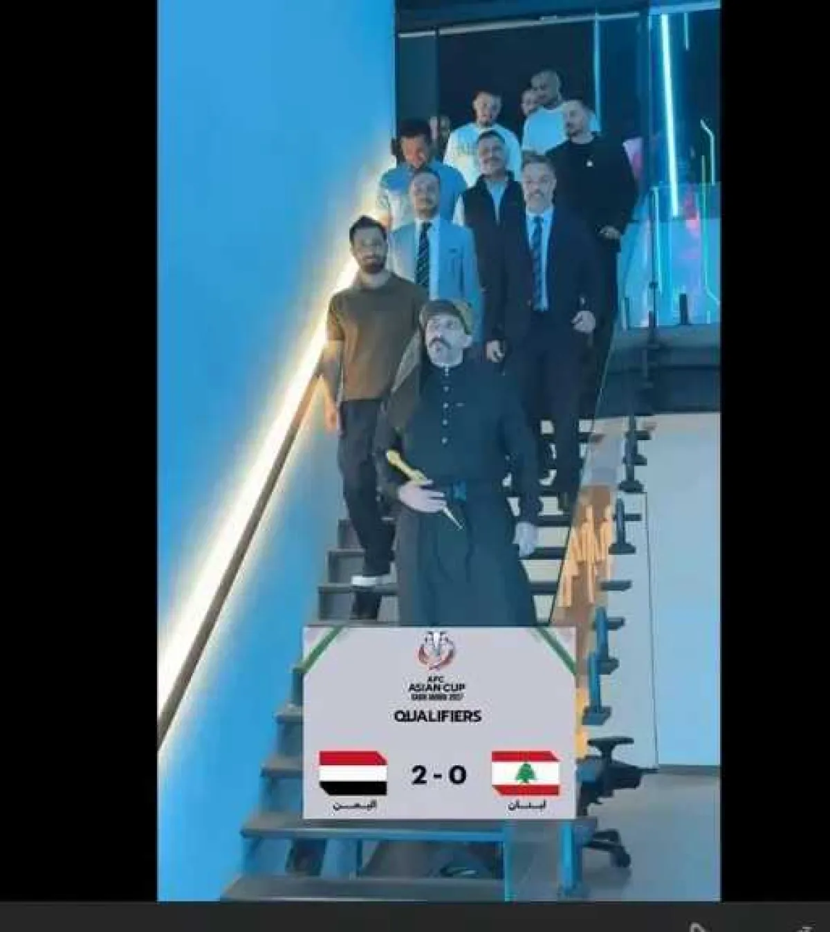 وعد قطعه ونفذه.. بلال حداد يحلق لحيته ويتحول إلى ”يمني” بعد فوز المنتخب اليمني على لبنان