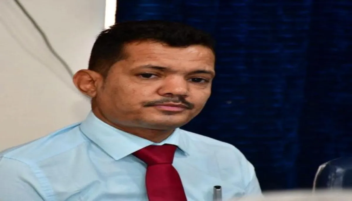 الداعري يسخر من جهل العليمي ورئيس الحكومة بالسيادة النقدية للعملة الوطنية