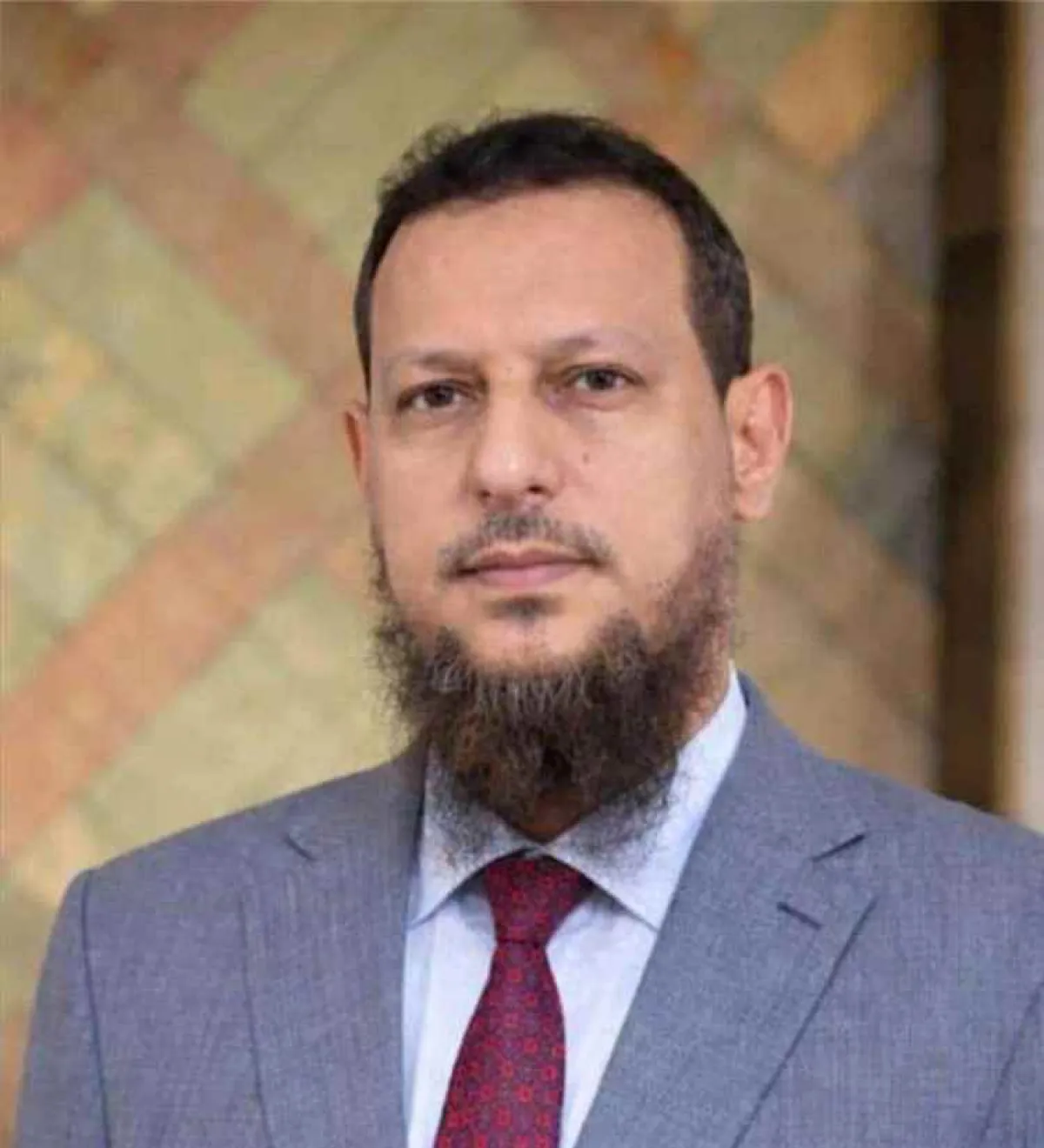 محافظ عدن يطلع على آخر الاستعدادات لانطلاق الاختبارات الوزارية