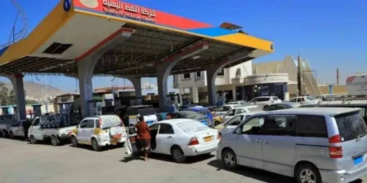 تفريغ شحنتي بنزين بميناء رأس عيسى دون فحص وتوزيعهما في صنعاء
