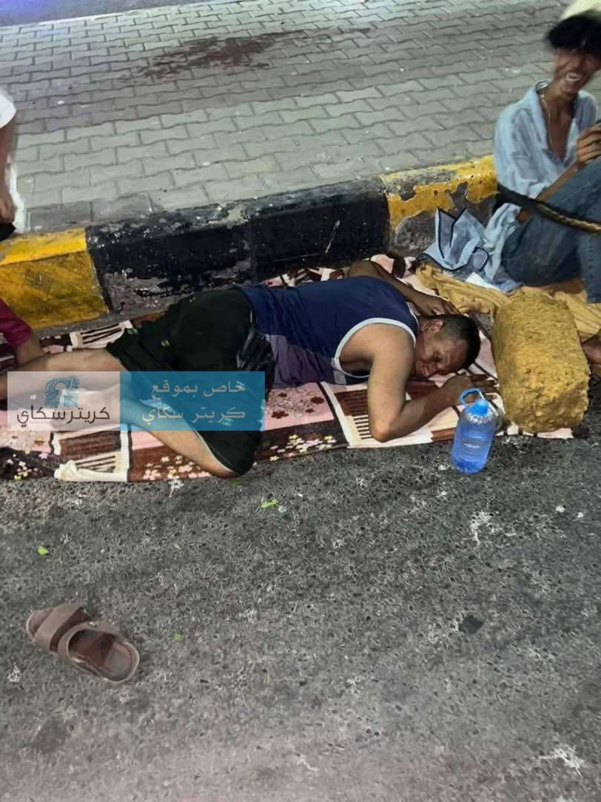 عاجل:مواطنون يفترشون الشوارع احتجاجًا على أزمة الكهرباء بعدن