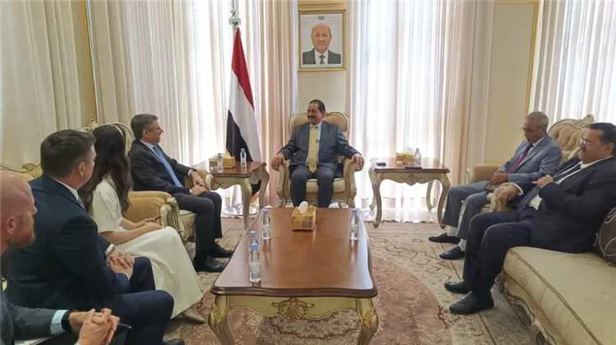وزير الداخلية يستقبل السفير الأمريكي بمناسبة انتهاء فترة عمله