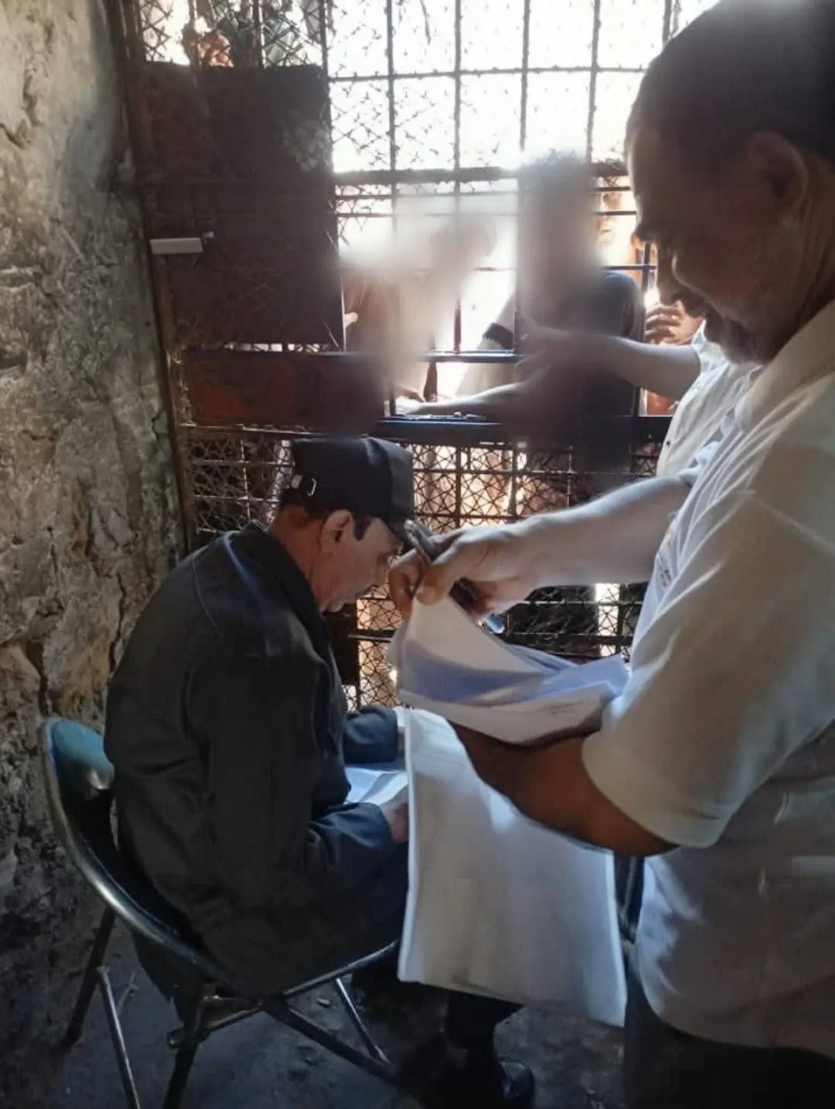 رئيس شعبة السجون بالنيابة العامة يتفقد أوضاع الموقوفين في عدد من أماكن الاحتجاز والسجون بتعز ولحج