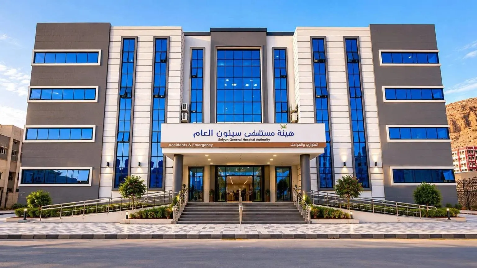 الطاقم التمريضي المتعاقد بمستشفى سيئون يلوّح باستقالة جماعية ويطرح مطالب مالية وإدارية