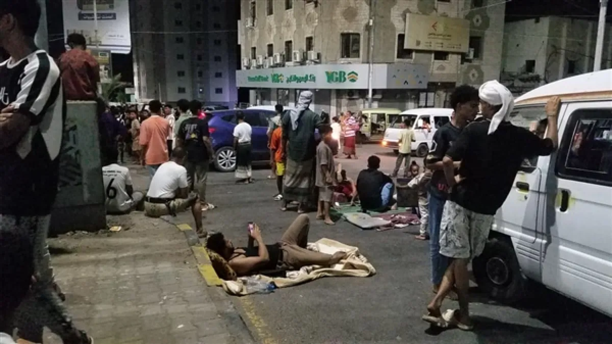 عدن.. احتجاجات ليلية في مديريتي كريتر والمعلا تنديدًا بتفاقم أزمة الكهرباء
