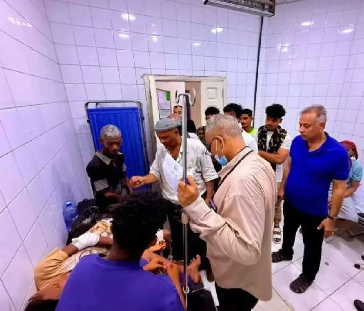 مدير عام المعلا يتفقد طفلاً أصيب في مطاردة أمنية لـ”حمبص” المتهم باغتصاب الأطفال