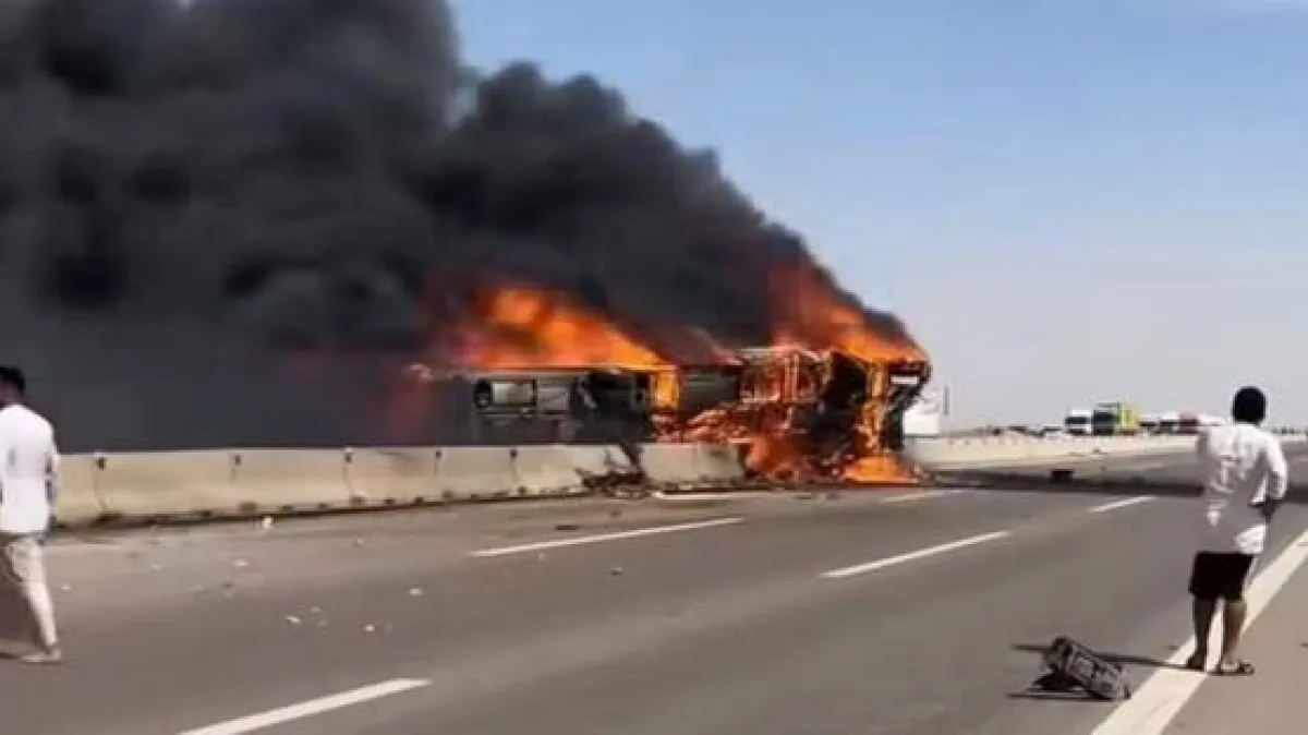 مأساة على الطريق.. 21 قتيلاً و19 مصابًا في انقلاب حافلة بالجنوب العراقي