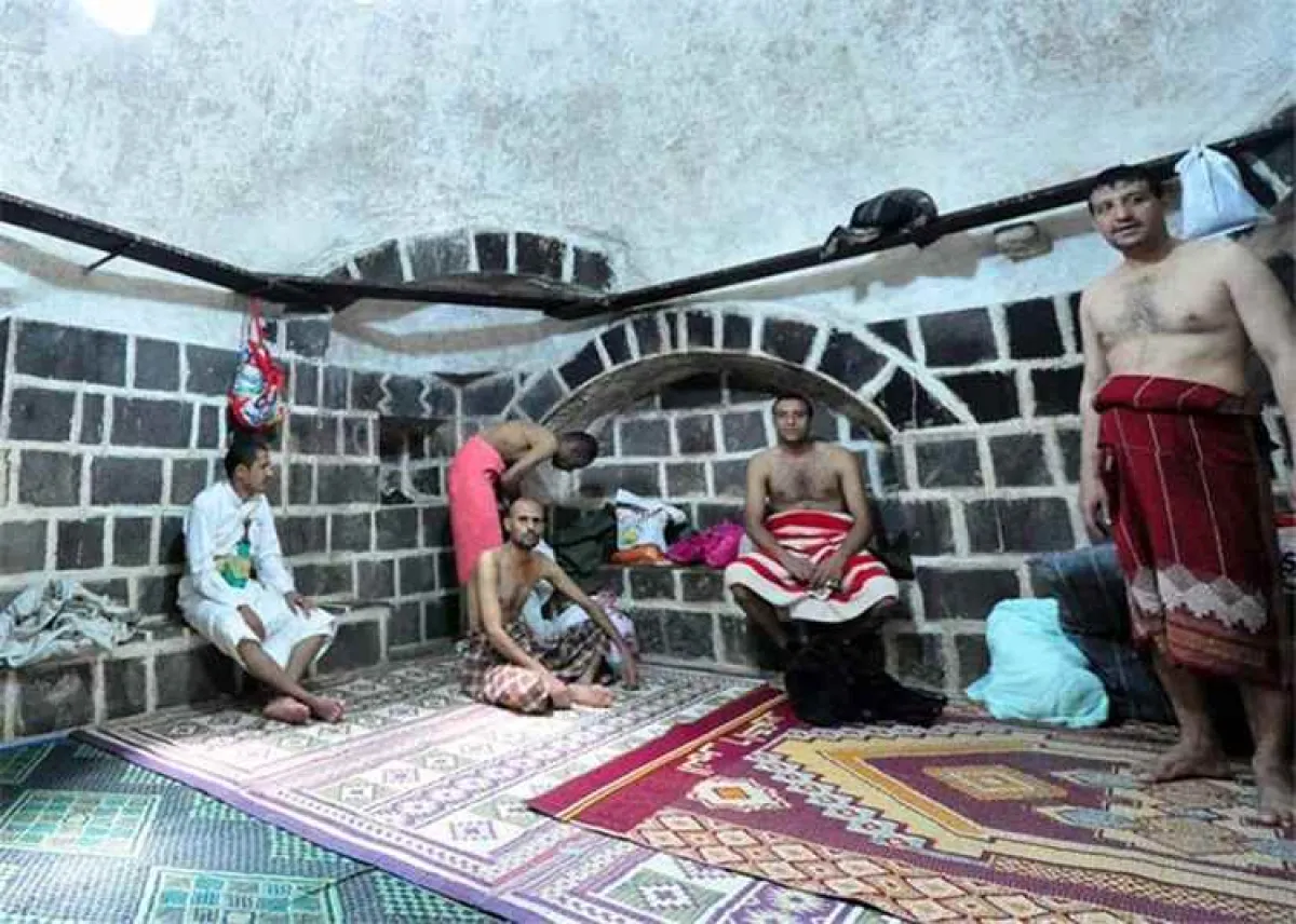 التفاصيل الكاملة لواقعة محاولة تصوير نساء خلال حمام عام بصنعاء