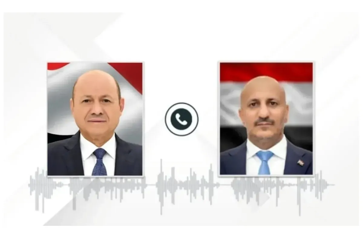 الفريق طارق صالح يتلقى اتصالًا هاتفيًا من  رئيس مجلس القيادة الرئاسي في استشهاد يحيى وحيش