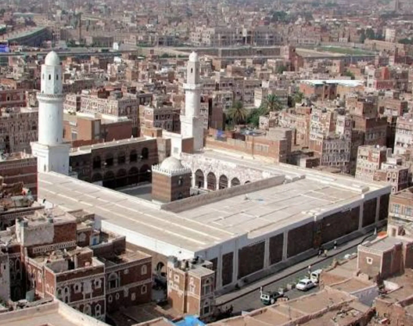 إغلاق الجامع الكبير بصنعاء ومساجد أخرى جراء تفشي حشرة "الكتن" 