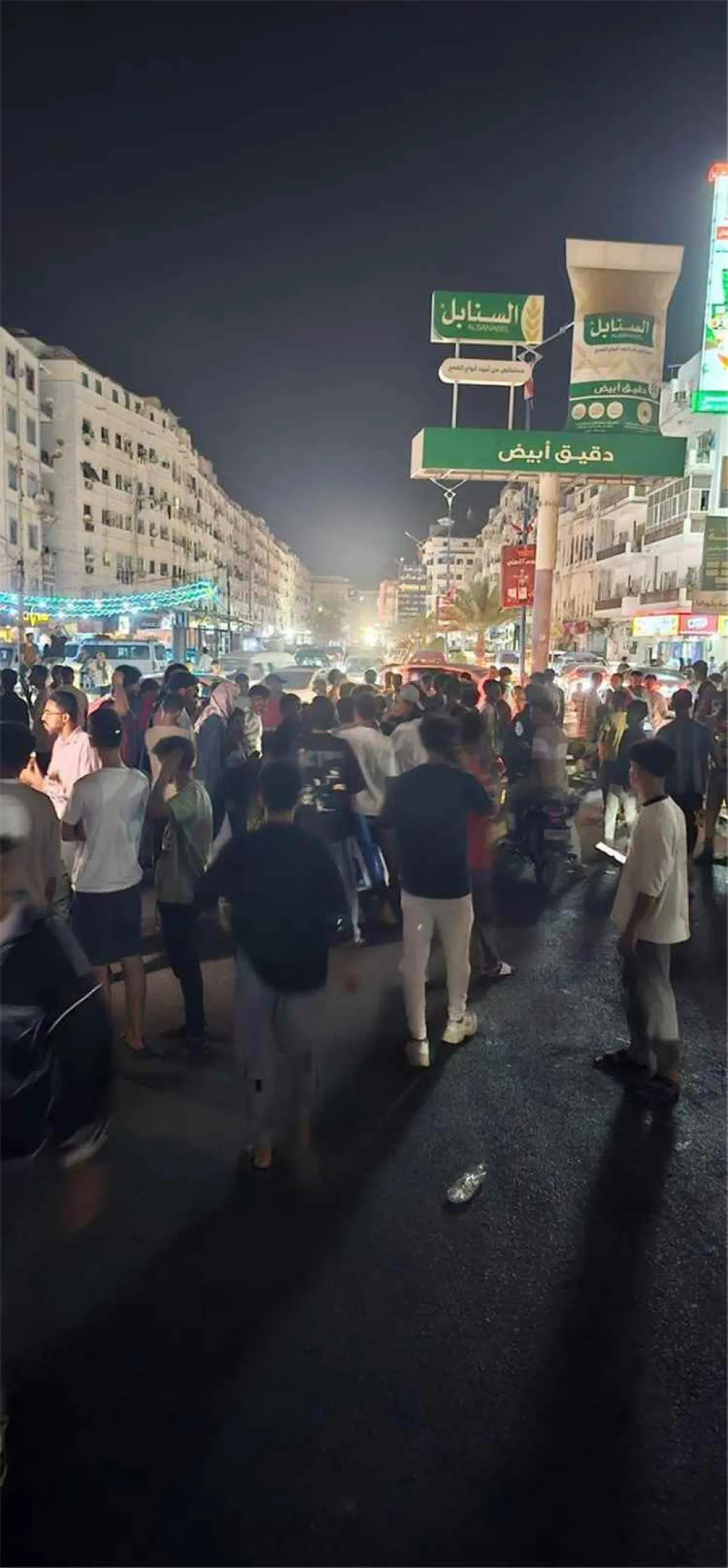 تجمعات شعبية في المعلا تطالب بحلول عاجلة لأزمة الكهرباء