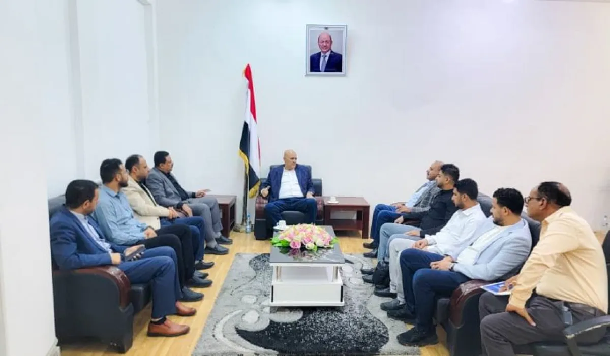 لجنة حكومية تناقش مع محافظة تعز آلية تشغيل الميازين للحد من أضرار الشاحنات وحماية الطرق